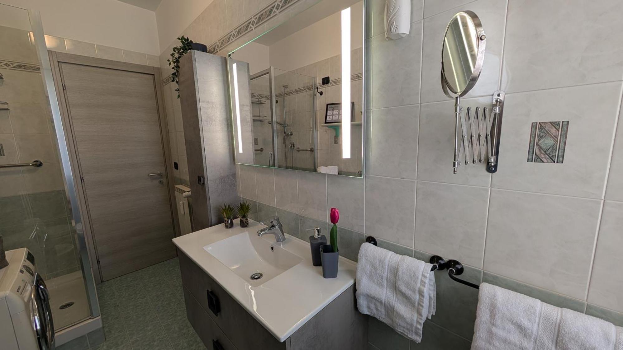 Apartment At Eria's House - 100 M Metro A Subaugusta Rome